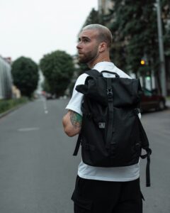 Carrying heavy bag on one shoulder can lead to neck pain